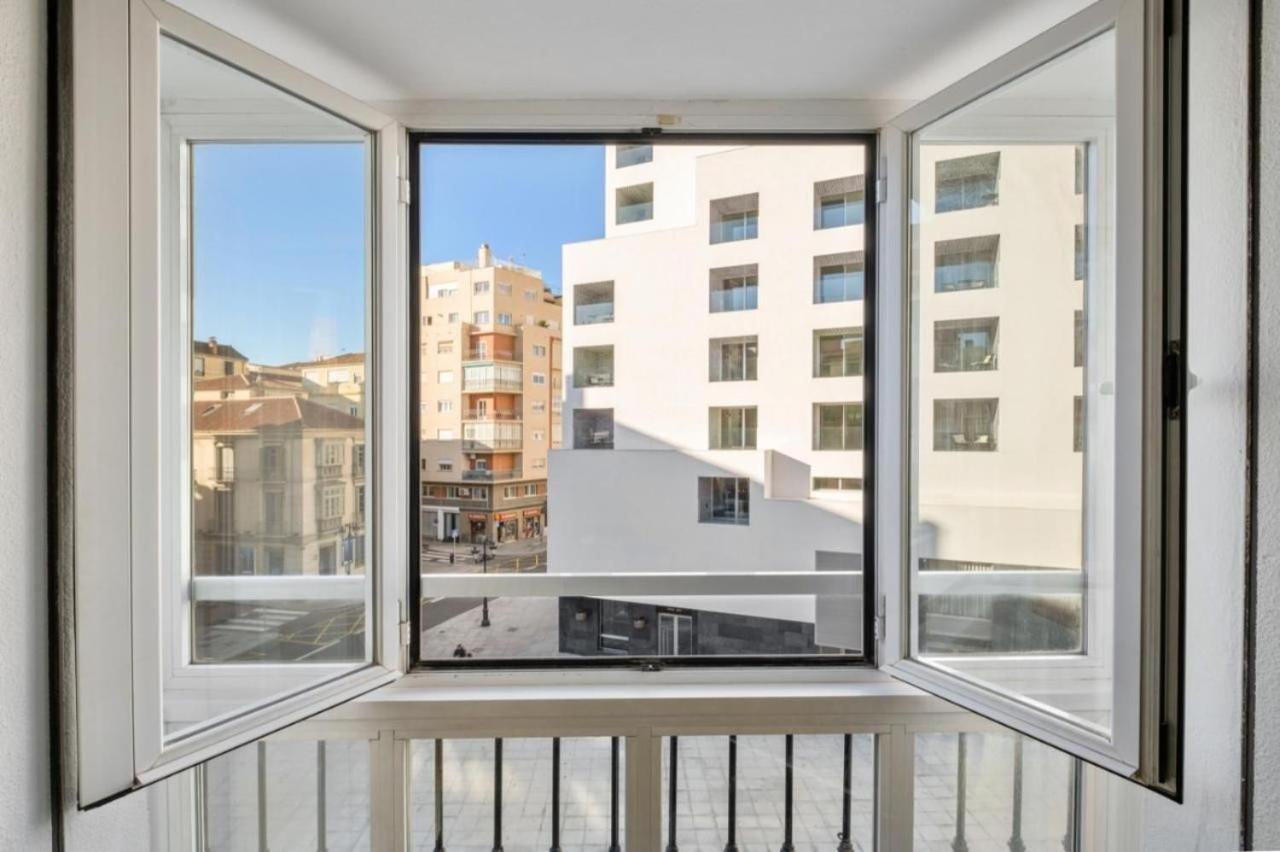 Amplio Piso En Atarazanas Apartment Malaga Luaran gambar